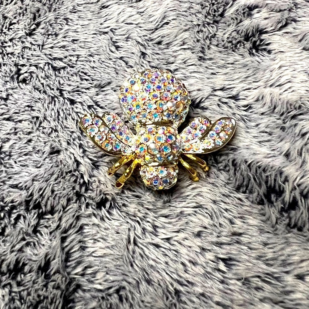 Joan Rivers Aurora Borealis Swarovski Crystals WINNER Bee Pin Brooch